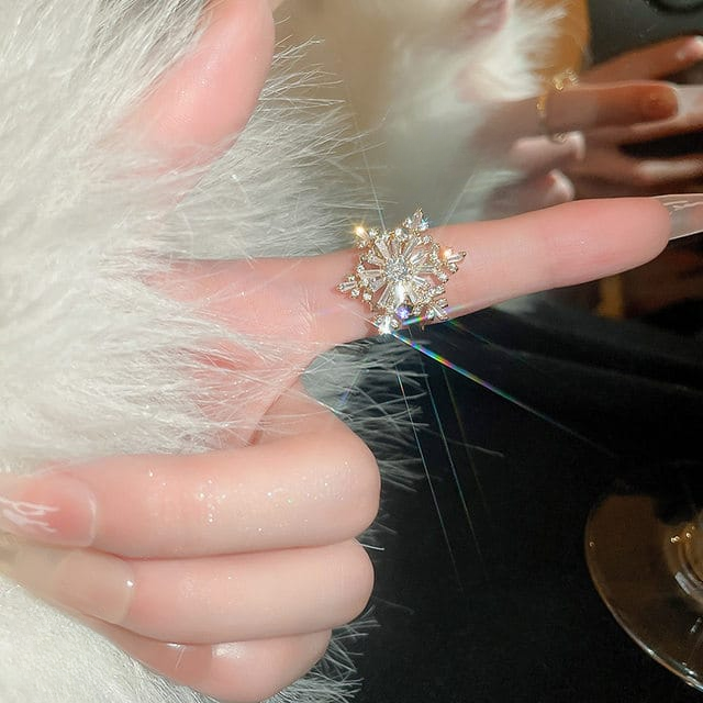 Sparkling Flower Rotating Ring – Adjustable Elegant Spinning Ring